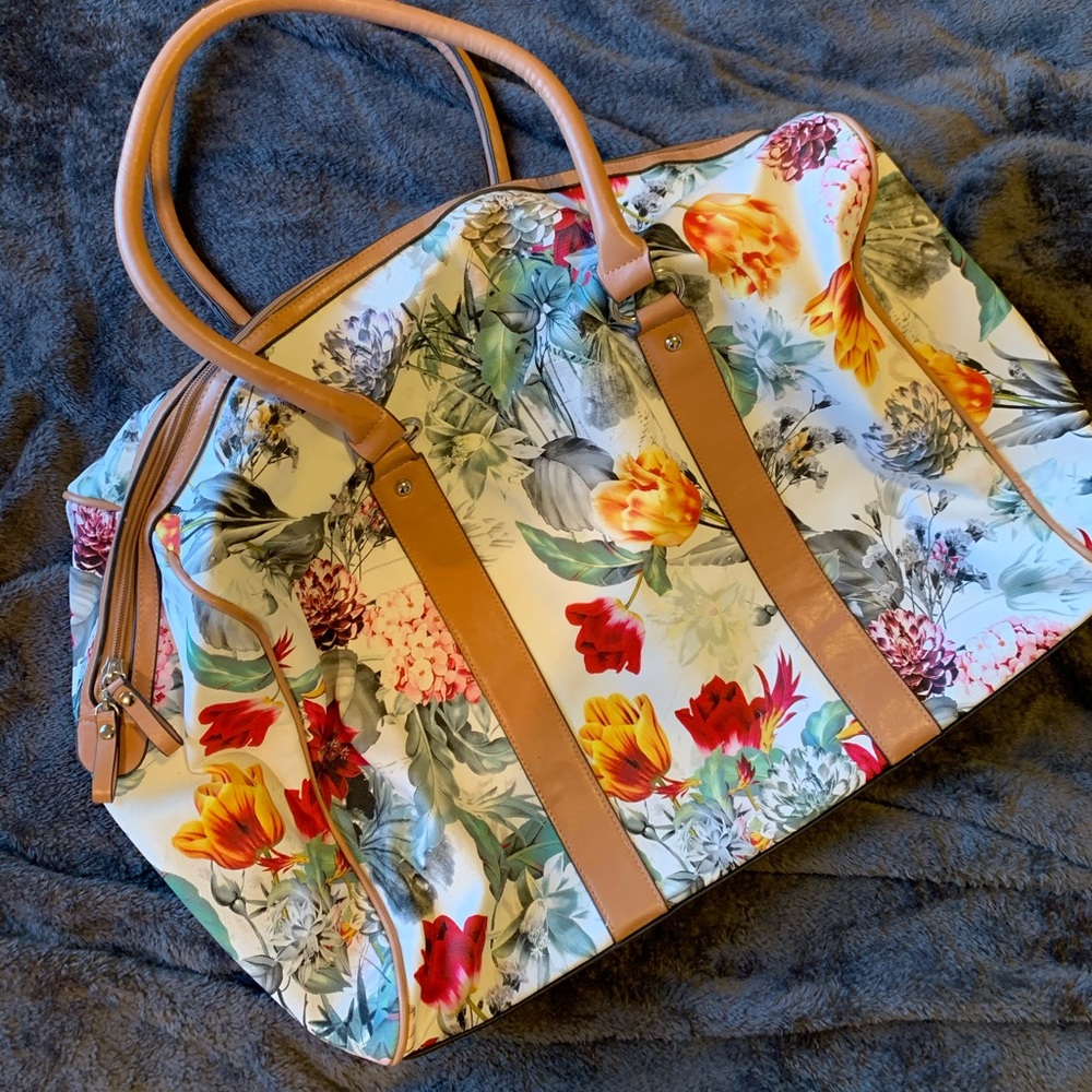 Leather duffel bag, super cute floral print!
